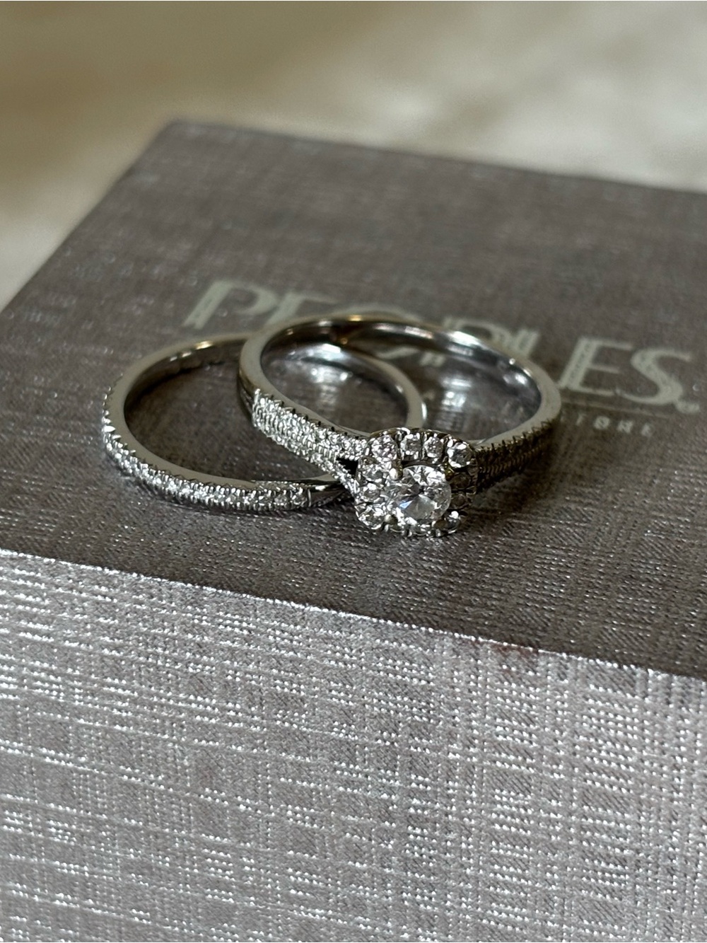 Peoples Jewellers 14K White Gold Canadian Diamond Ring Set - Size 7 (Certified)